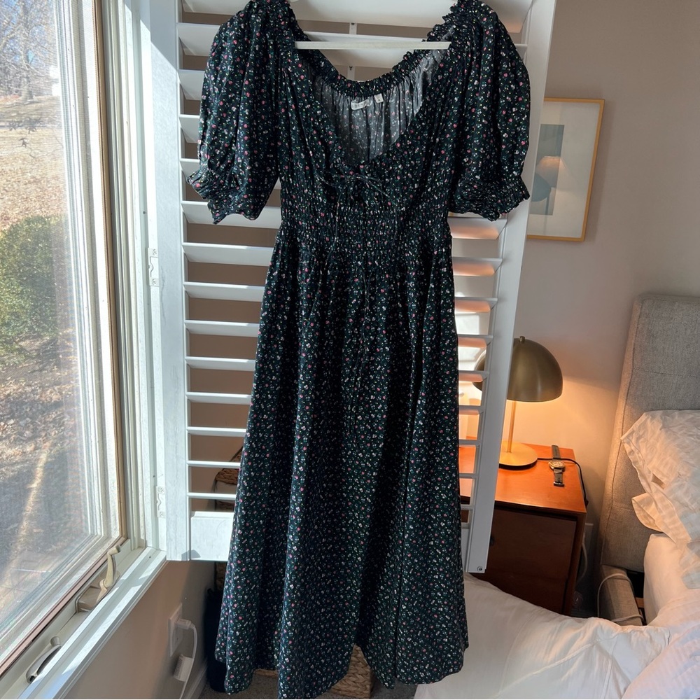 Doen Victoire dress in navy floral. NWOT